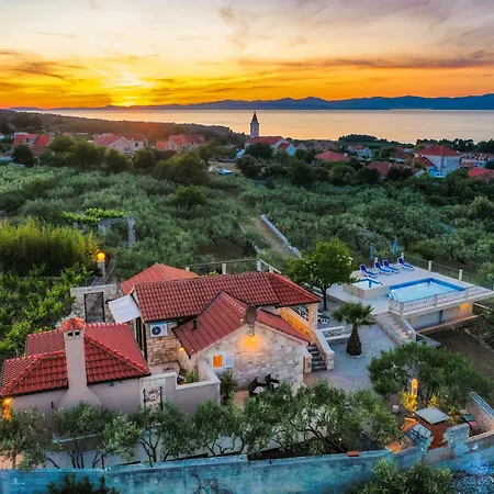 Agape - Three Bedroom On 15k M2 Olive Grove - Incredible 360 View - Free Parking - Private Pool And Jacuzzi Villa *