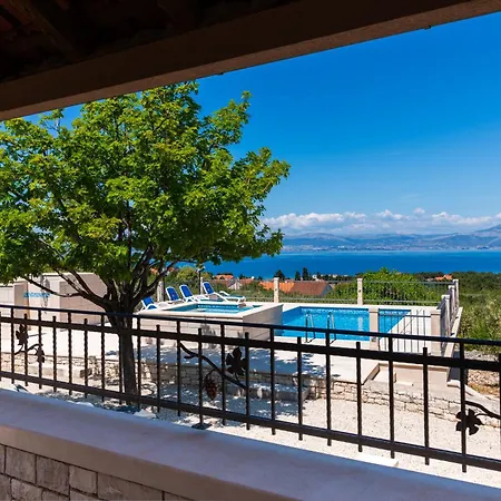Agape - Three Bedroom On 15k M2 Olive Grove - Incredible 360 View - Free Parking - Private Pool And Jacuzzi Mirca (Brac)