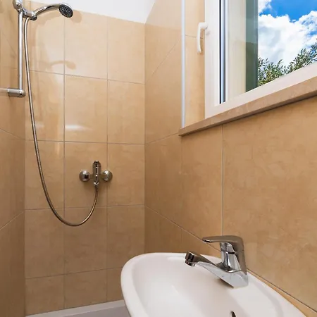 Agape - Three Bedroom On 15k M2 Olive Grove - Incredible 360 View - Free Parking - Private Pool And Jacuzzi * Mirca (Brac)