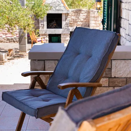 Agape - Three Bedroom On 15k M2 Olive Grove - Incredible 360 View - Free Parking - Private Pool And Jacuzzi Villa Mirca (Brac)
