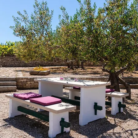 Villa Agape - Three Bedroom On 15k M2 Olive Grove - Incredible 360 View - Free Parking - Private Pool And Jacuzzi Mirca (Brac)
