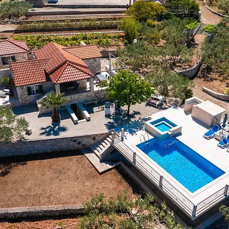 Agape - Three Bedroom On 15k M2 Olive Grove - Incredible 360 View - Free Parking - Private Pool And Jacuzzi Mirca (Brac)