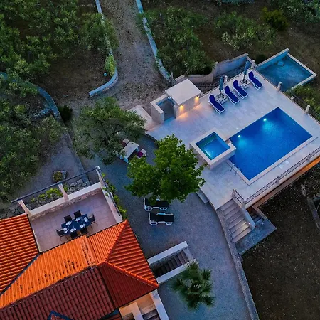 Agape - Three Bedroom On 15k M2 Olive Grove - Incredible 360 View - Free Parking - Private Pool And Jacuzzi Villa *