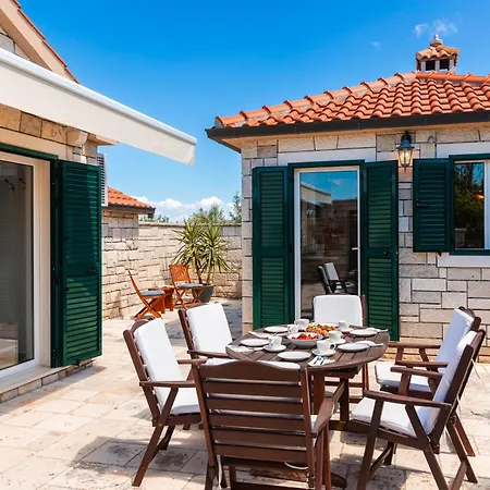 Villa Agape - Three Bedroom On 15k M2 Olive Grove - Incredible 360 View - Free Parking - Private Pool And Jacuzzi Mirce