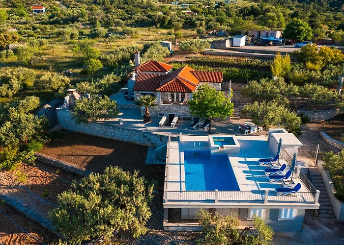 Agape - Three Bedroom On 15k M2 Olive Grove - Incredible 360 View - Free Parking - Private Pool And Jacuzzi Villa *