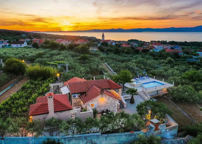 Agape - Three Bedroom On 15k M2 Olive Grove - Incredible 360 View - Free Parking - Private Pool And Jacuzzi Villa *