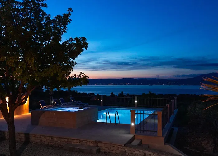 Agape - Three Bedroom On 15k M2 Olive Grove - Incredible 360 View - Free Parking - Private Pool And Jacuzzi Villa *