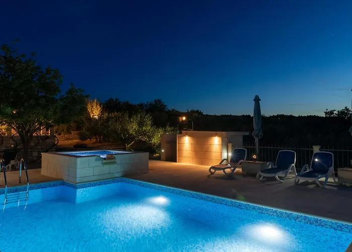 Villa Agape - Three Bedroom On 15k M2 Olive Grove - Incredible 360 View - Free Parking - Private Pool And Jacuzzi