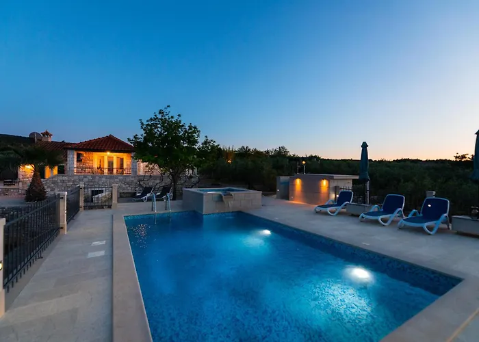 Agape - Three Bedroom On 15k M2 Olive Grove - Incredible 360 View - Free Parking - Private Pool And Jacuzzi * Mirce