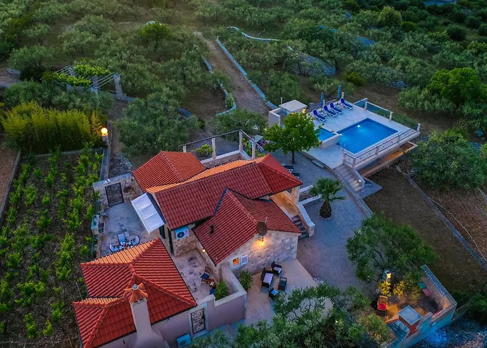 Agape - Three Bedroom On 15k M2 Olive Grove - Incredible 360 View - Free Parking - Private Pool And Jacuzzi Villa *