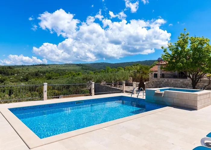 Villa Agape - Three Bedroom On 15k M2 Olive Grove - Incredible 360 View - Free Parking - Private Pool And Jacuzzi Mirce