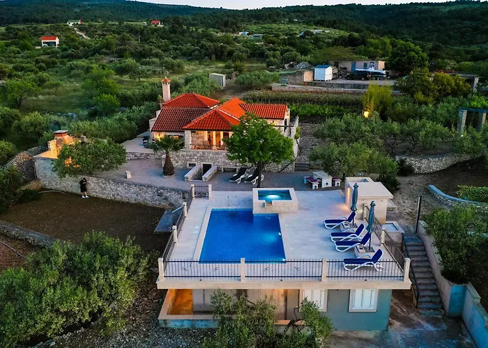 Agape - Three Bedroom On 15k M2 Olive Grove - Incredible 360 View - Free Parking - Private Pool And Jacuzzi Villa *