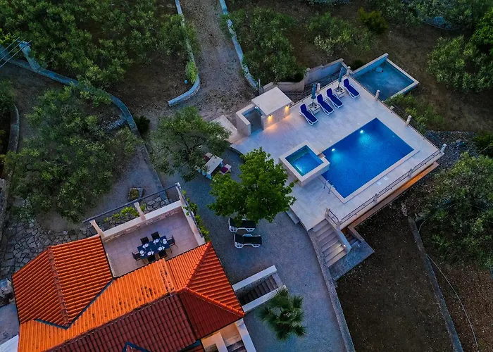 Agape - Three Bedroom On 15k M2 Olive Grove - Incredible 360 View - Free Parking - Private Pool And Jacuzzi Villa *