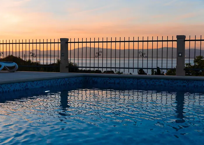 Agape - Three Bedroom On 15k M2 Olive Grove - Incredible 360 View - Free Parking - Private Pool And Jacuzzi * Mirce